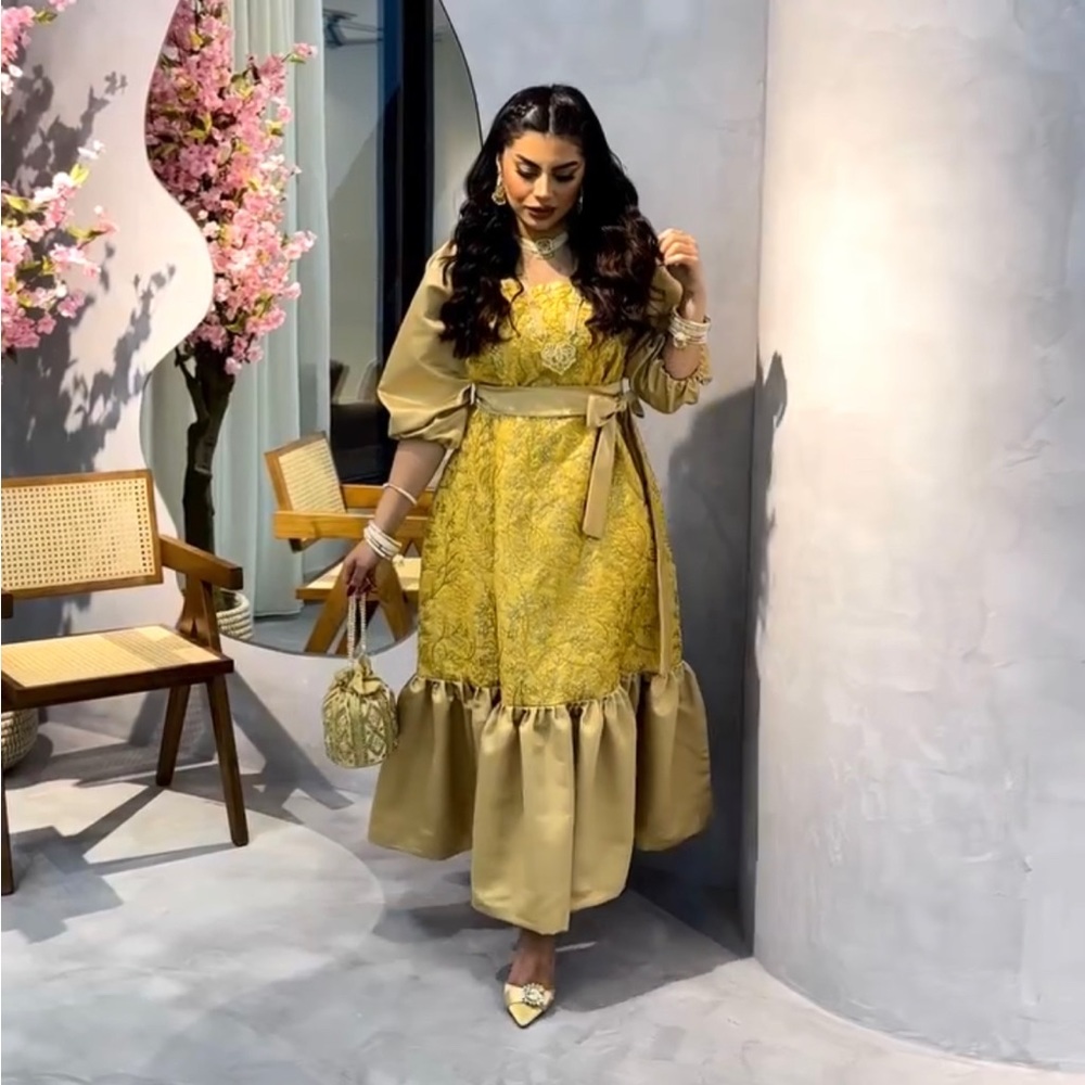 Event Dress ๐ท๐ - Picture 2 of 3